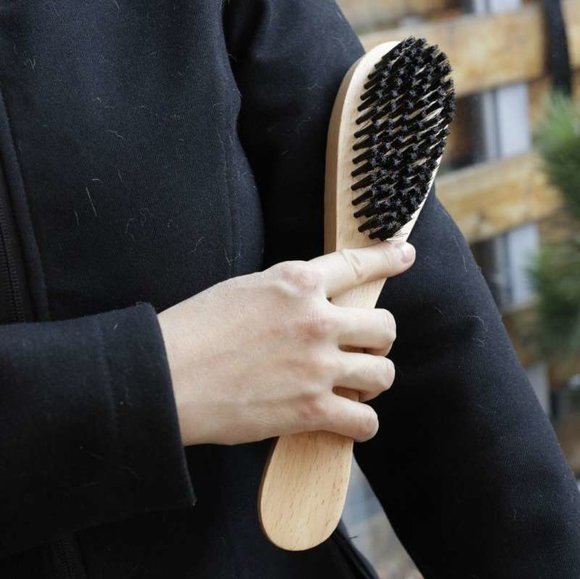 Kikkerland WOOD LINT BRUSH Ahşap Tüy Toplayıcı ve Fırça